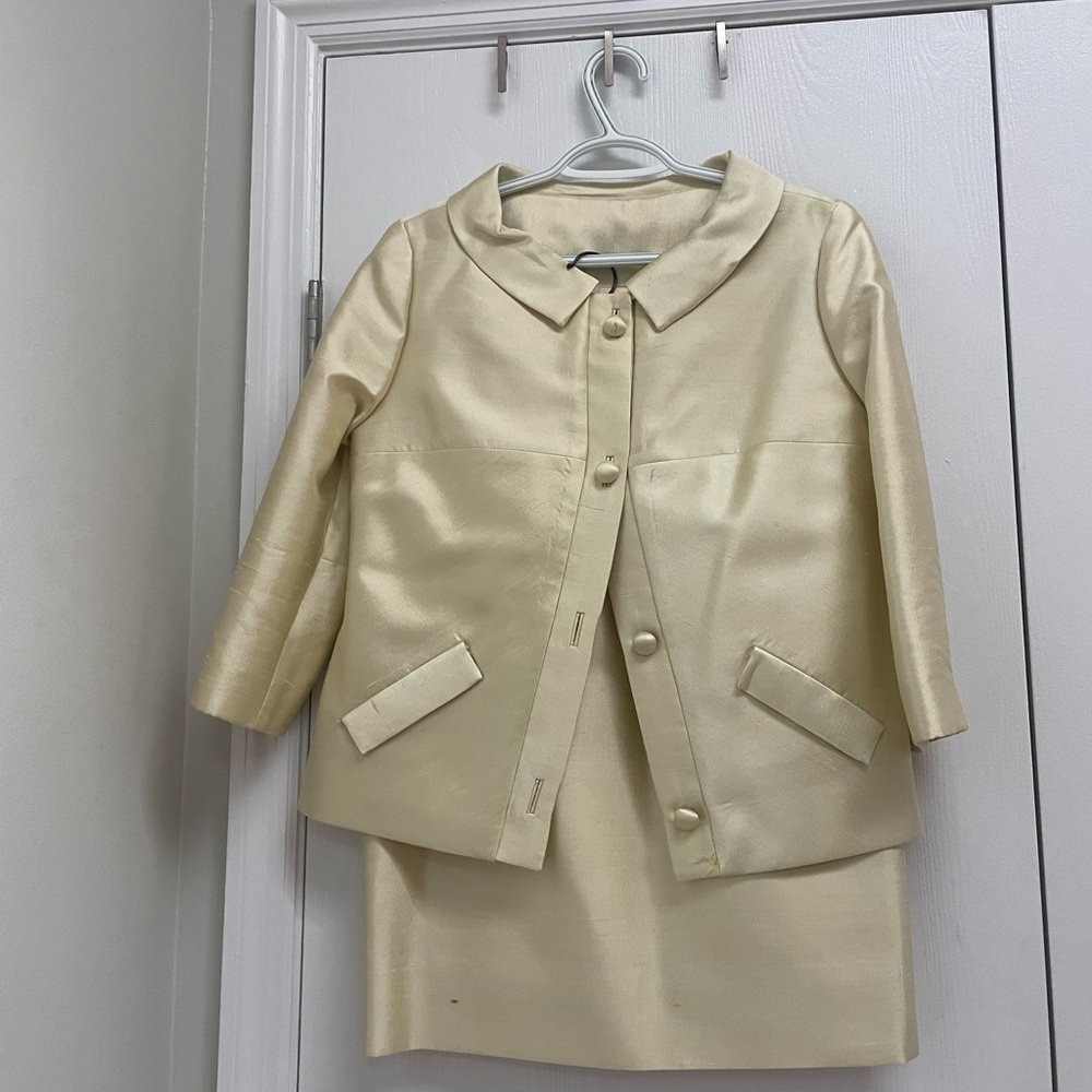 True Vintage 1960s  light yellowish Jacket and Skirt Set